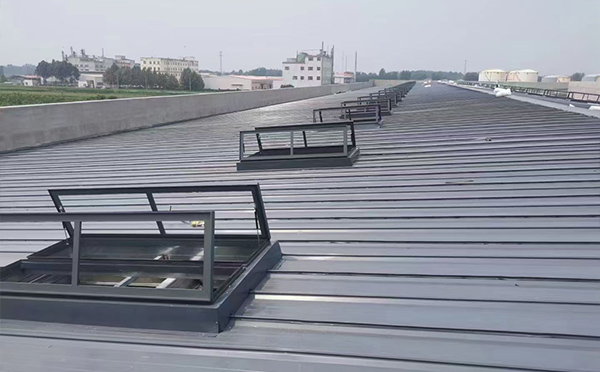 某中学室内体育馆疏附排烟窗改造项目