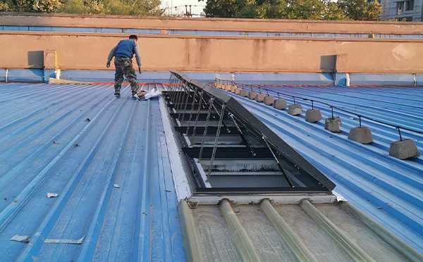 某区域性物流仓储中心疏附排烟窗系统安装项目