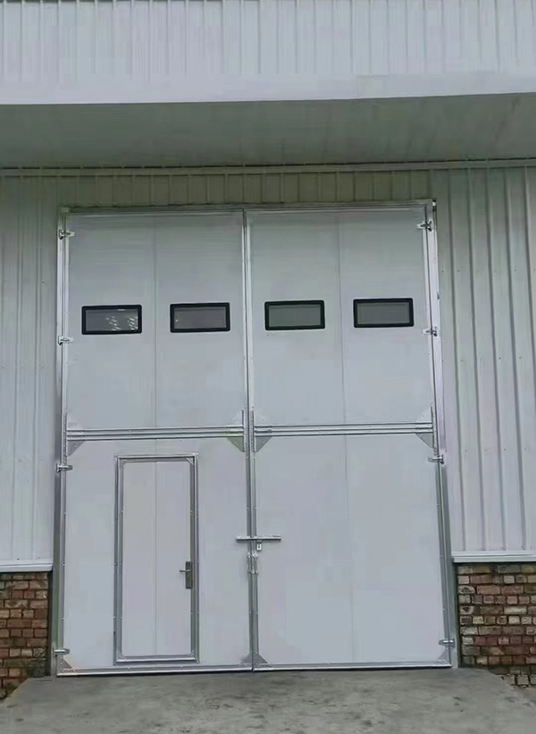 疏附工业门在设备装配车间出入口的实施记录