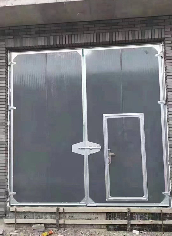 疏附工业平开门在大型设备制造车间的应用实例