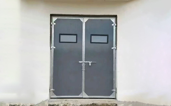 疏附工业门在高温作业区域的运行表现