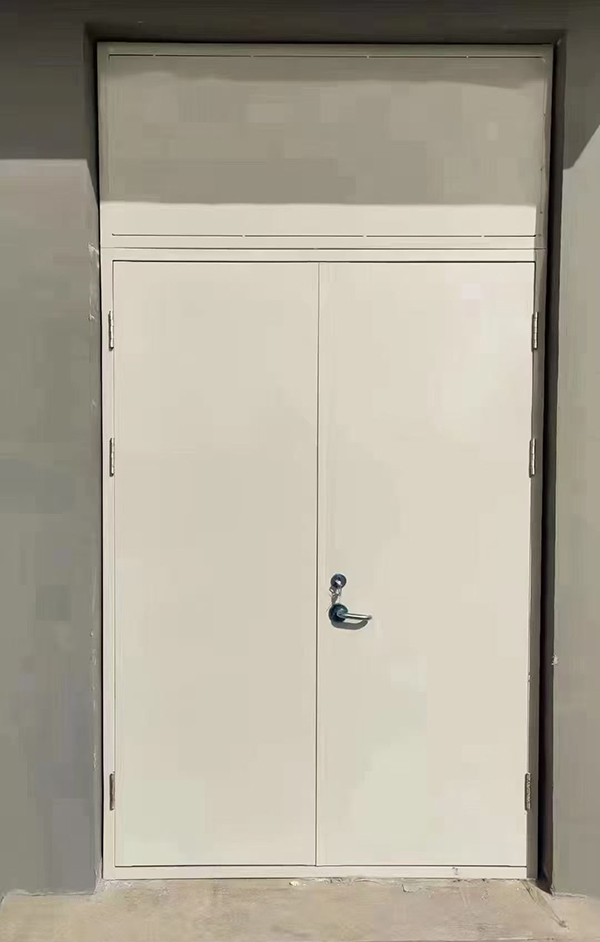 展览馆项目完成大跨度疏附防火门安装